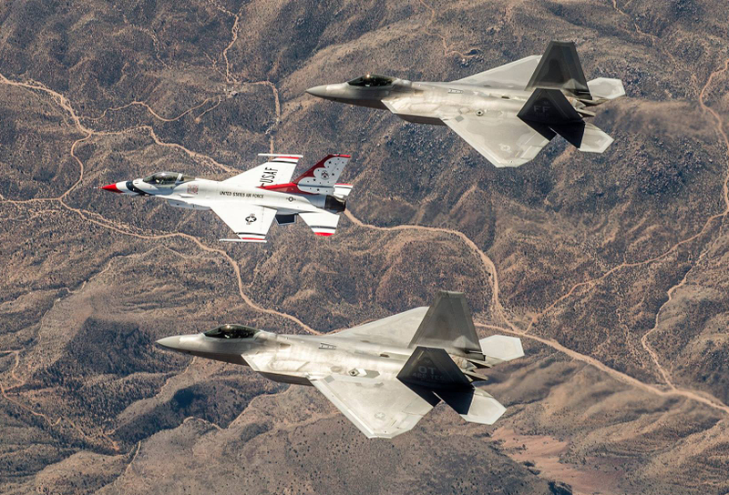 Illustration for article titled These Photos Of Thunderbirds F-16s Flying With F-22 Raptors Is A Whole Lot Of America